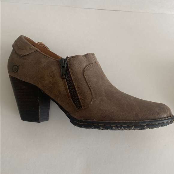 Born - Picture 2 of 6